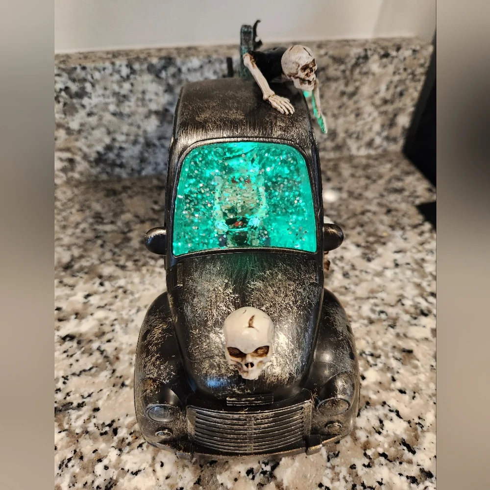 Cracker Barrel Halloween Skeleton Snow Globe Truck. New - Picture 4 of 6